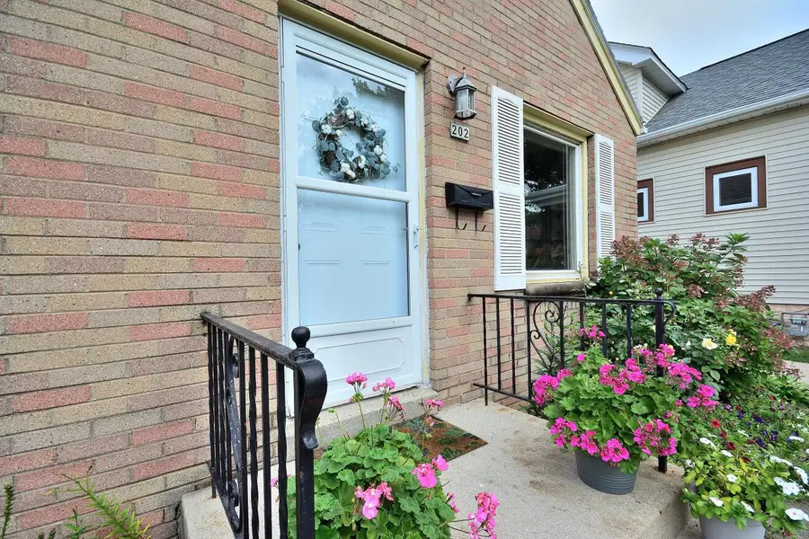 202 E Norwich STREET, Milwaukee, WI 53207 - #2