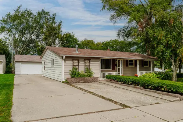 1376 Aldoro DRIVE, Waukesha, WI 53188