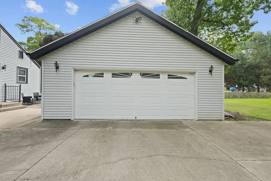 2735 Fox Grove DRIVE, Waterford, WI 53185 - #3