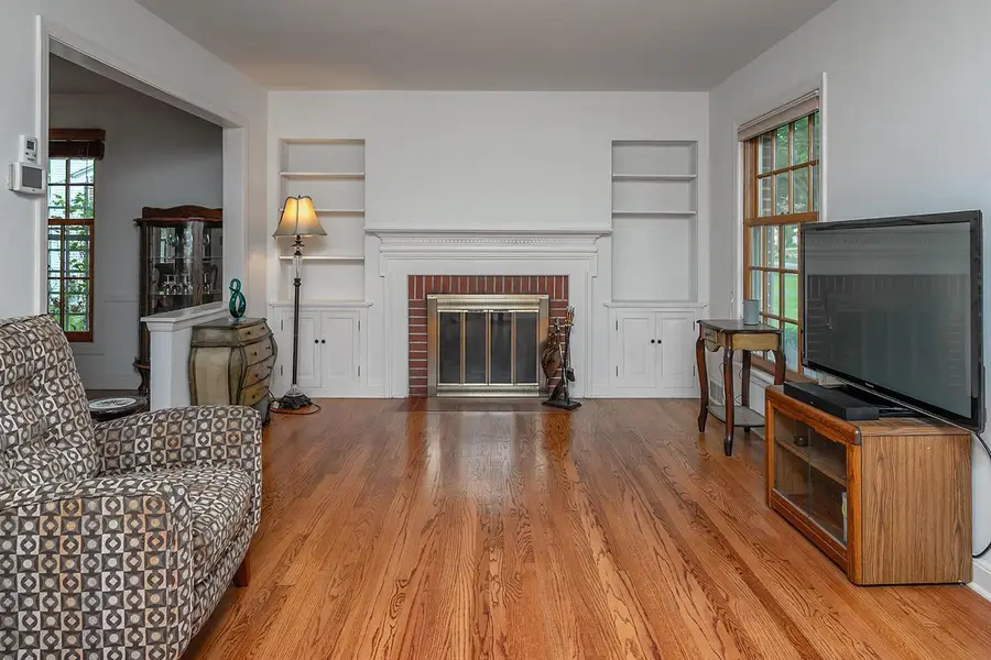 6041 N Santa Monica BOULEVARD, Whitefish Bay, WI 53217 - #3