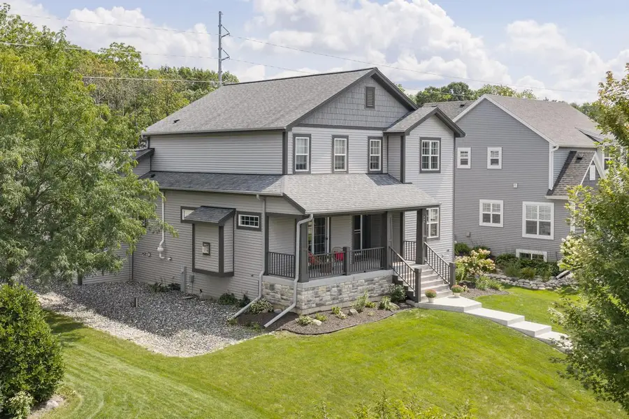 466 Bleeker STREET, Delafield, WI 53018 - #2