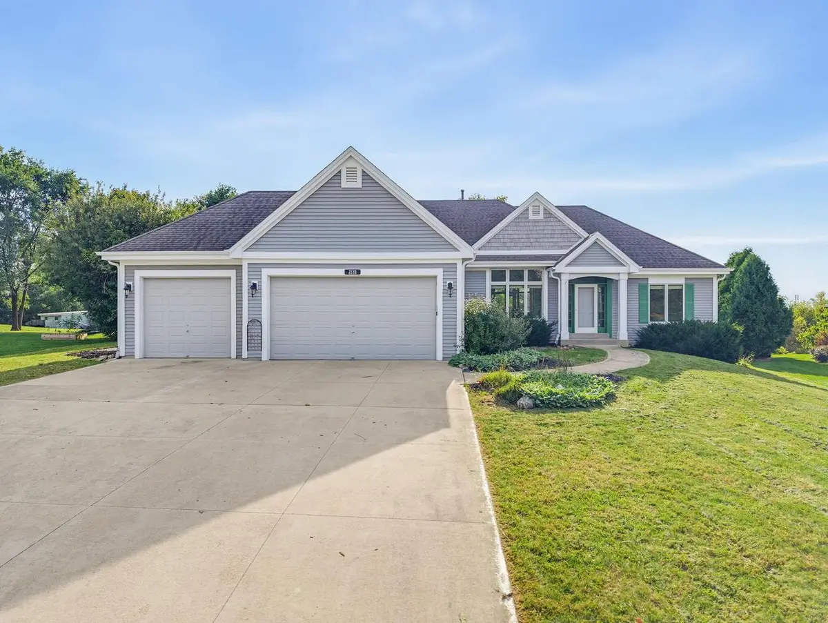 2135 Deer PATH, Waukesha, WI 53189 - #1