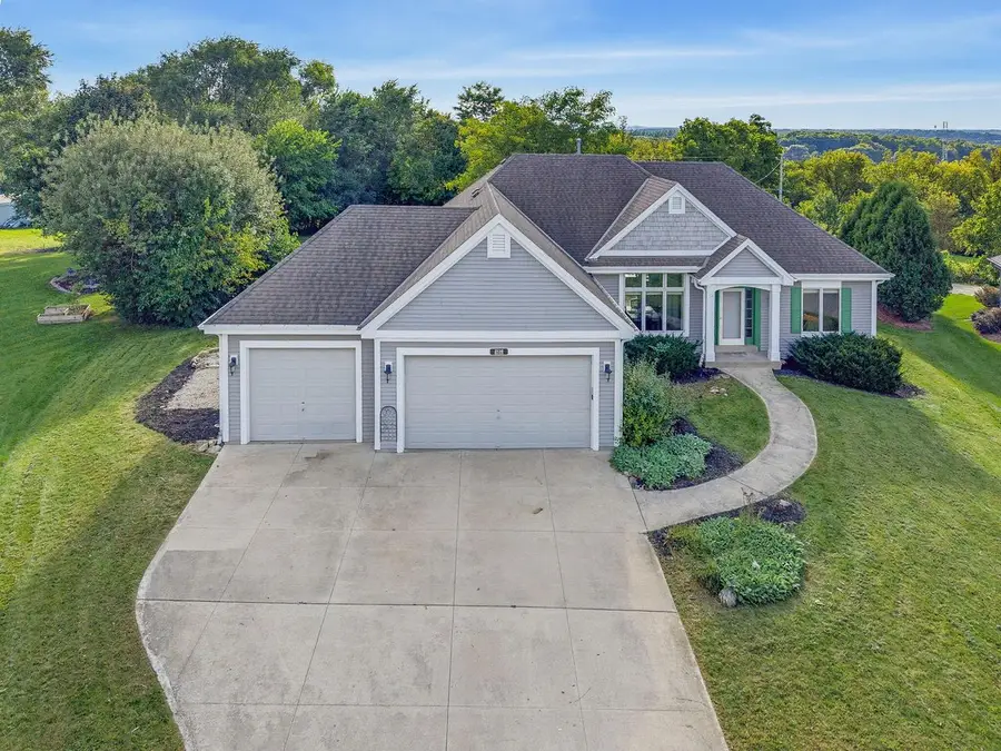 2135 Deer PATH, Waukesha, WI 53189 - #2