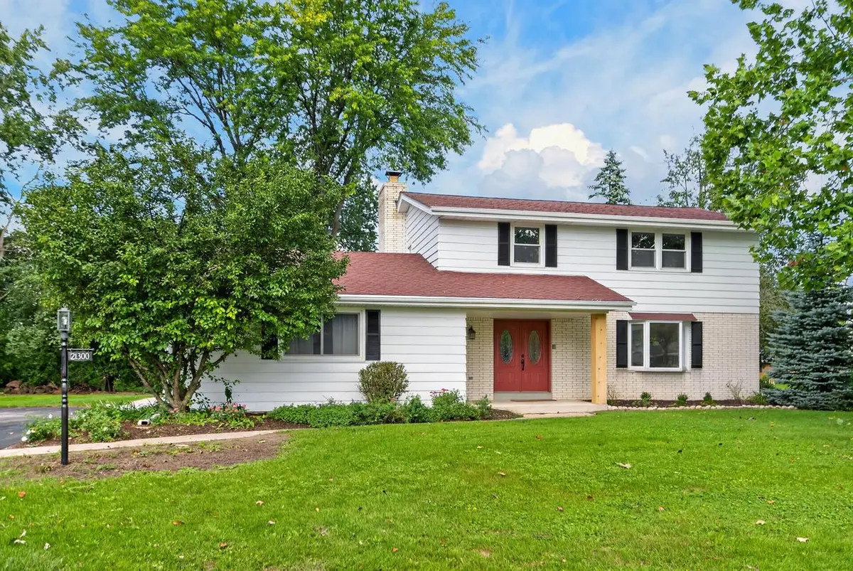 21300 Astolat DRIVE, Brookfield, WI 53045 - #1