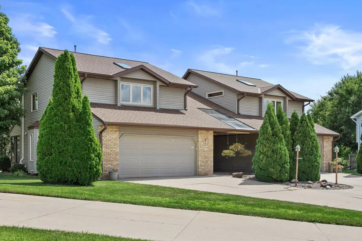 W232N6140 Teakwood COURT, Sussex, WI 53089 - #1