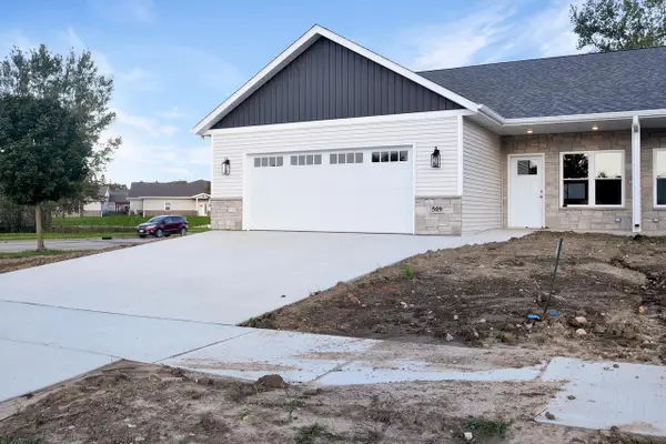 509 Emerald POINT #16, Kewaskum, WI 53040