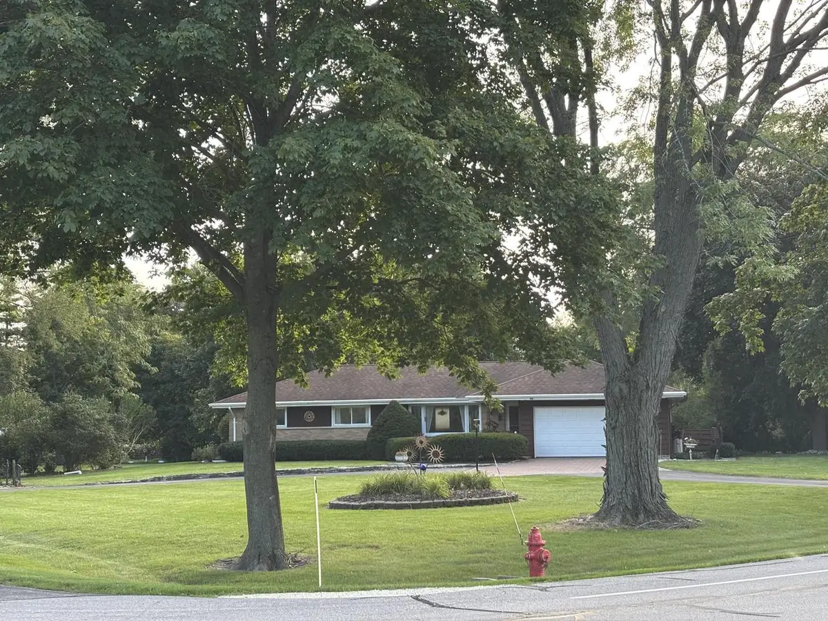 1701 W Donges Bay ROAD, Mequon, WI 53092 - #1