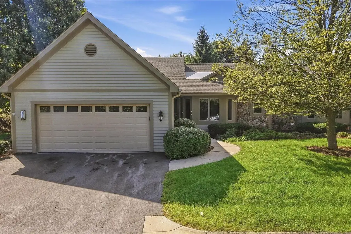 315 Oak Ridge DRIVE, Hartland, WI 53029 - #1