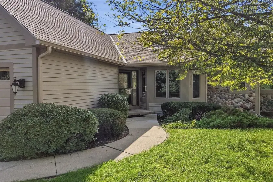 315 Oak Ridge DRIVE, Hartland, WI 53029 - #2