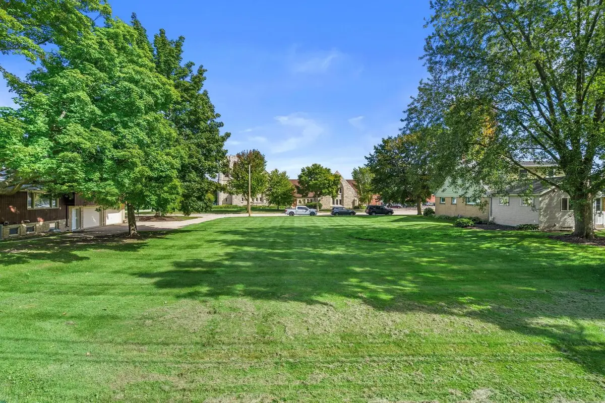 810 S 6TH AVENUE, West Bend, WI 53095 - #1