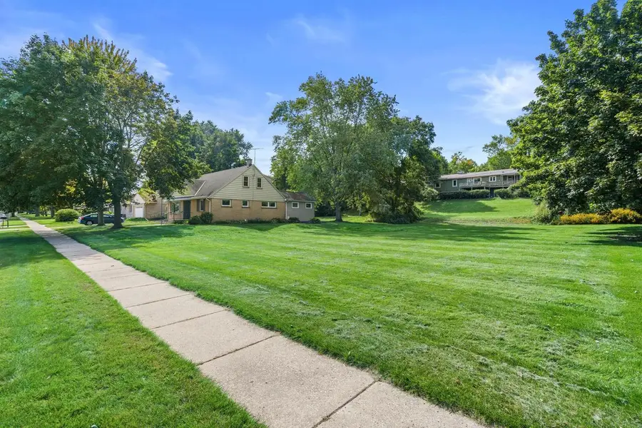 810 S 6TH AVENUE, West Bend, WI 53095 - #3