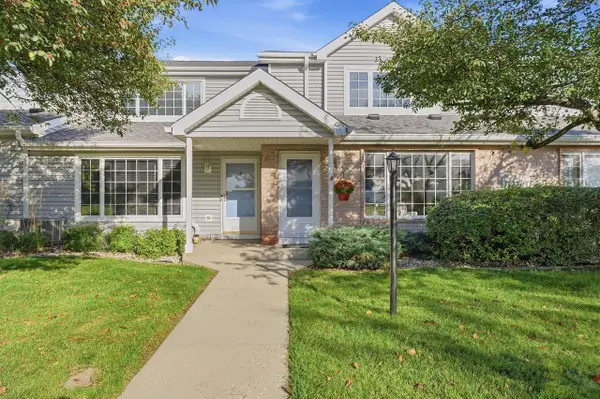10180 W Whitnall Edge CIRCLE #C, Franklin, WI 53132