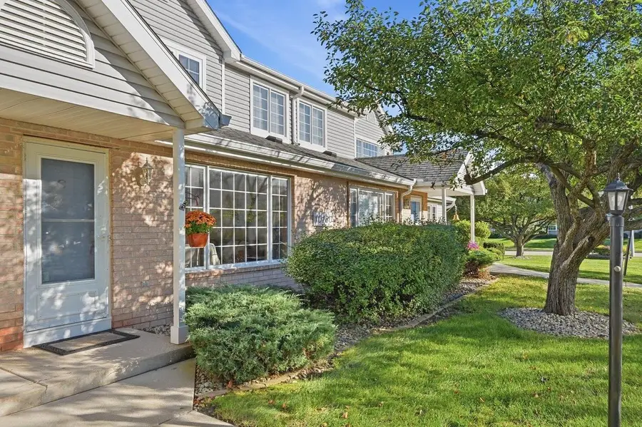 10180 W Whitnall Edge CIRCLE #C, Franklin, WI 53132 - #2