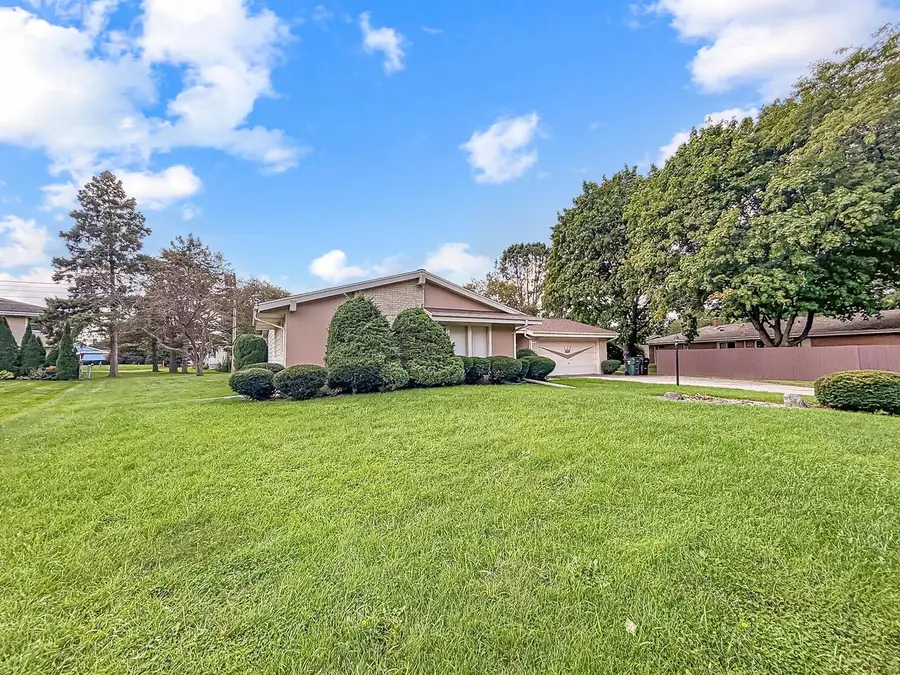 13795 W Graham STREET, New Berlin, WI 53151 - #3