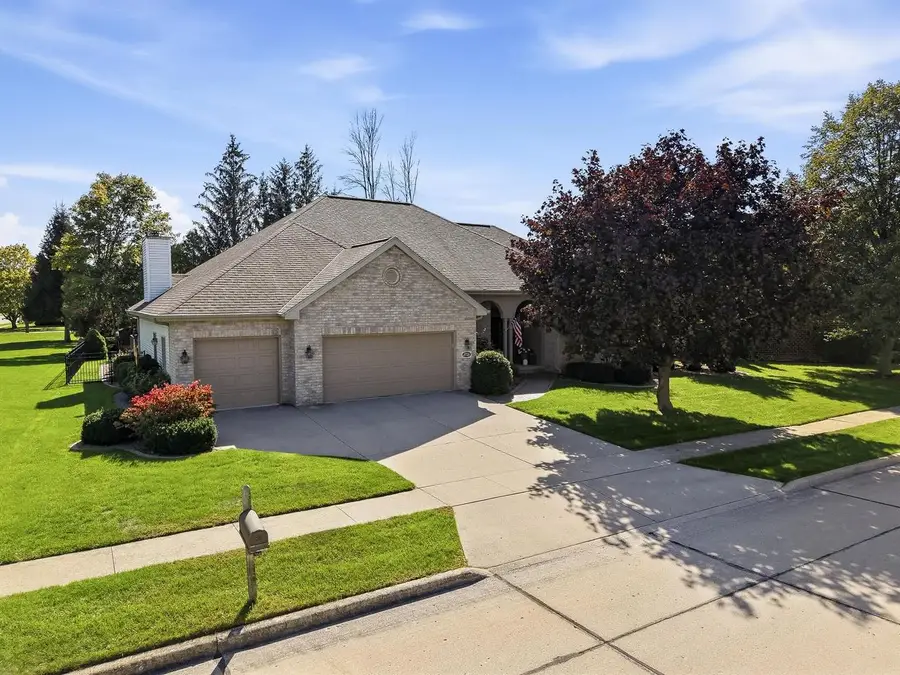 3731 Westwood LANE, Manitowoc, WI 54220 - #2