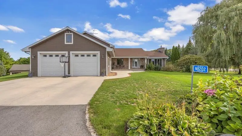 N8202 Lake View CIRCLE, Elkhart Lake, WI 53020 - #1
