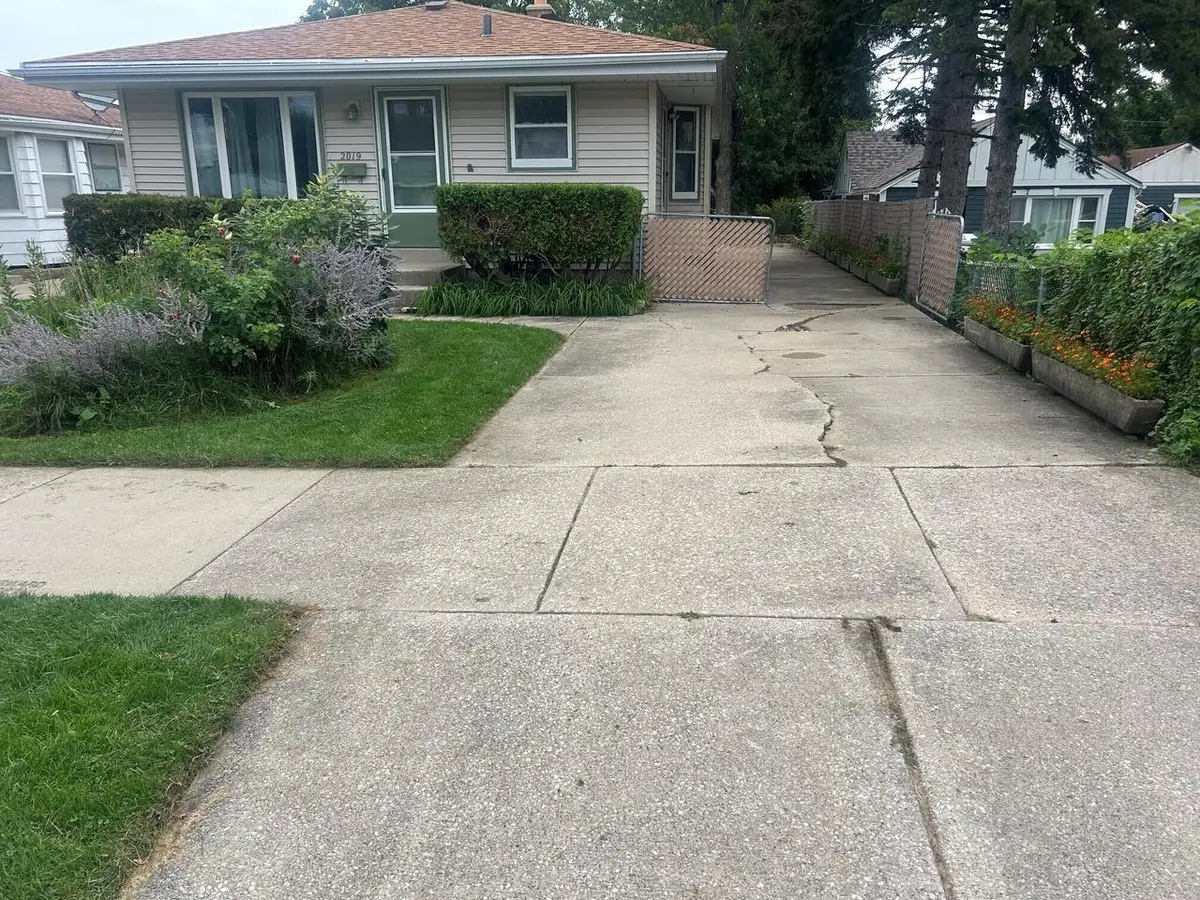 2019 Kentucky STREET, Racine, WI 53405 - #1