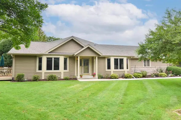 N21W24347 Deer Park COURT #A, Pewaukee, WI 53072