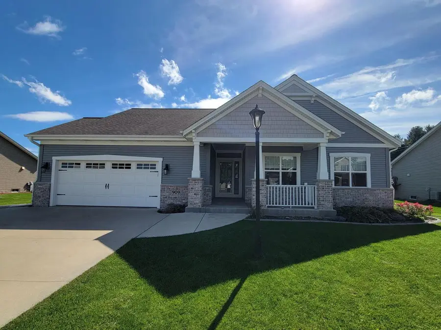 909 Meadowgate DRIVE, Waterford, WI 53185 - #2