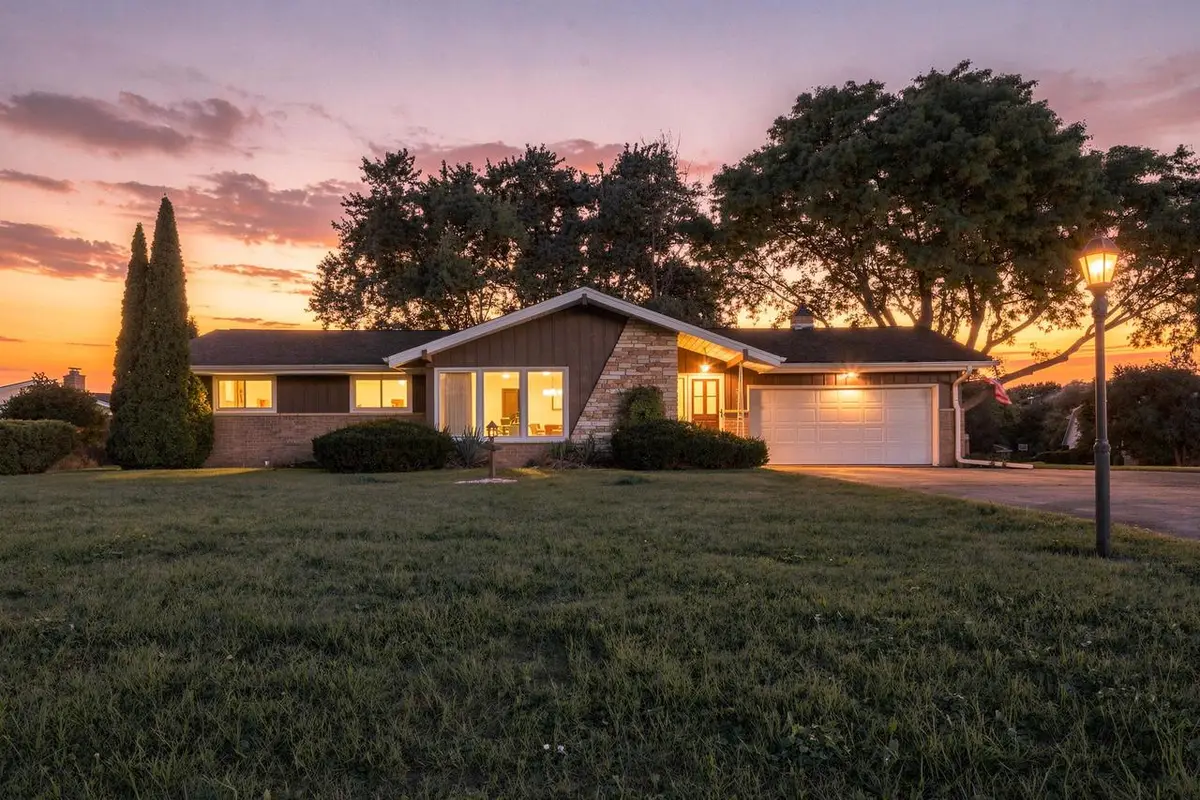 3735 San Fernando DRIVE, Brookfield, WI 53045 - #1