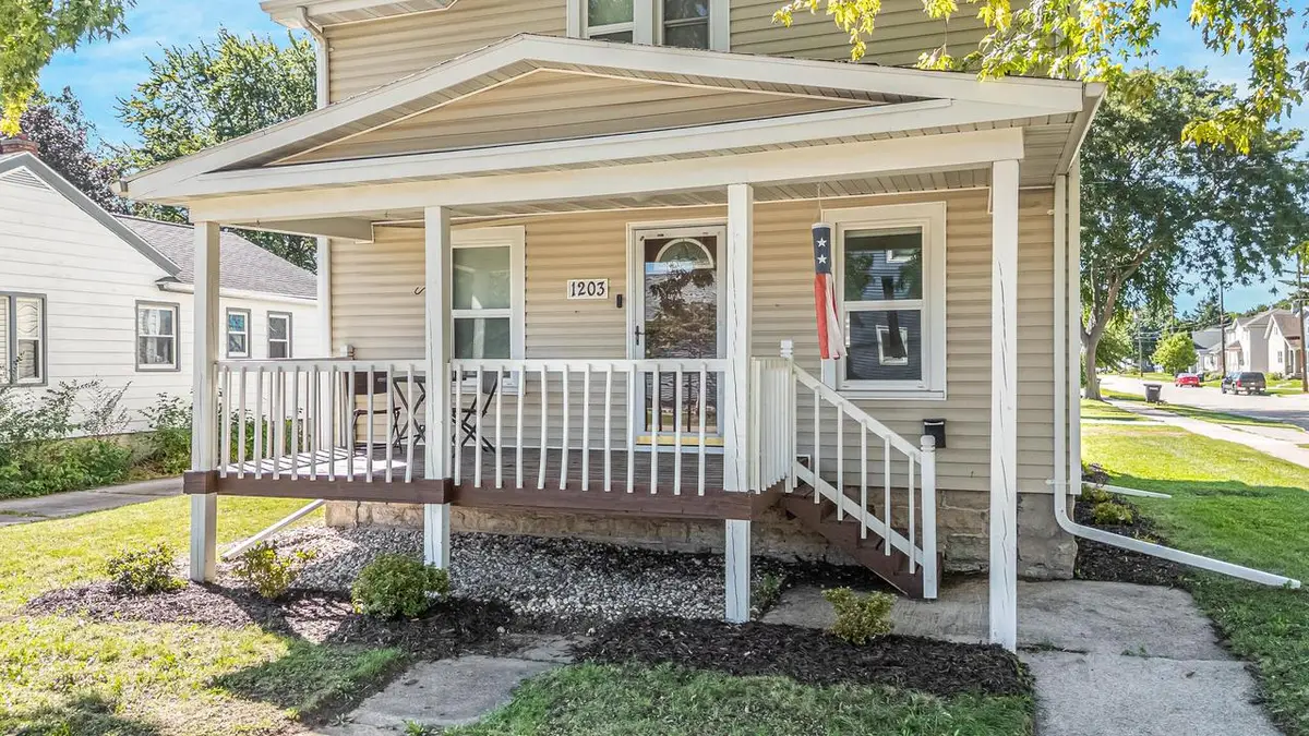 1203 Minnesota STREET, Oshkosh, WI 54902 - #1