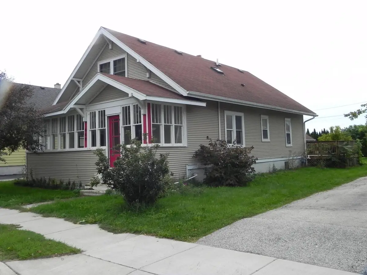 669 Main STREET, Belgium, WI 53004 - #1