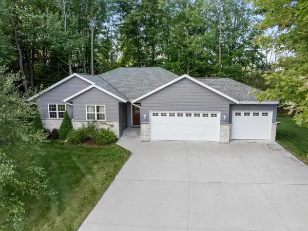 3318 Cimarron COURT, Manitowoc, WI 54220