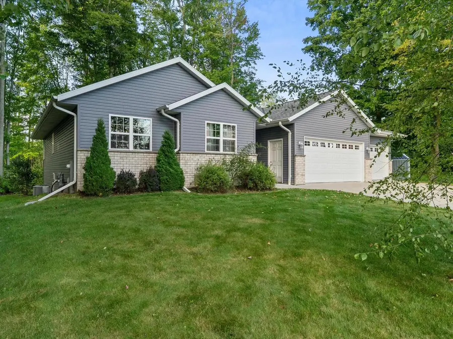 3318 Cimarron COURT, Manitowoc, WI 54220 - #2
