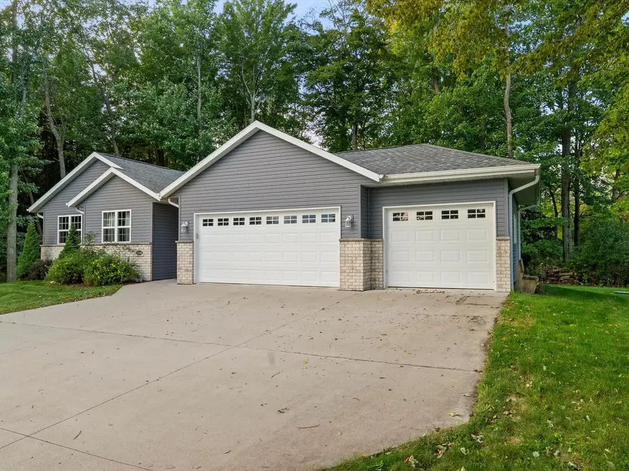 3318 Cimarron COURT, Manitowoc, WI 54220 - #3
