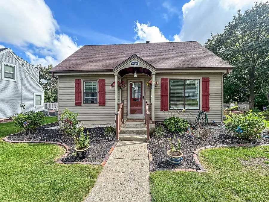 W164N8586 Hiawatha AVENUE, Menomonee Falls, WI 53051 - #2