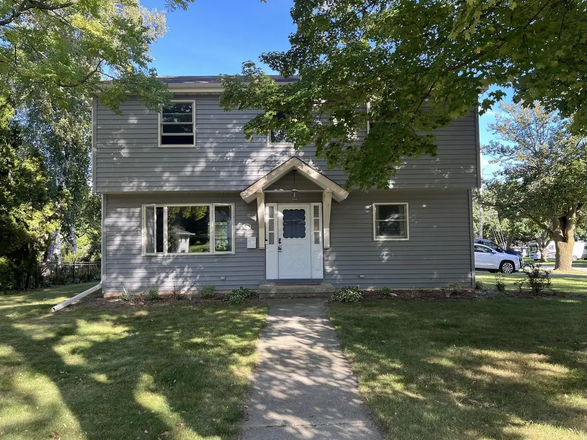 725 S Silverbrook DRIVE, West Bend, WI 53095 - #1