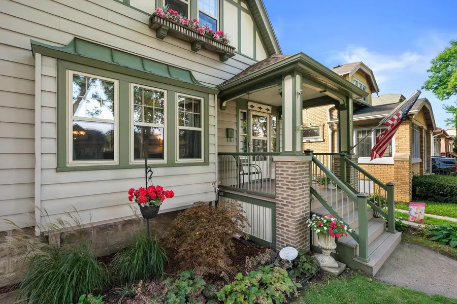 837 S 17th STREET, Milwaukee, WI 53204 - #2