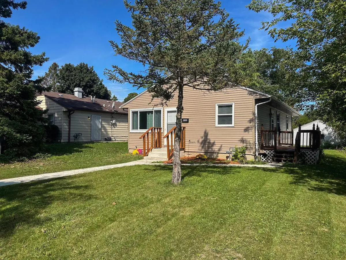 8208 W Keefe AVENUE, Milwaukee, WI 53222 - #1