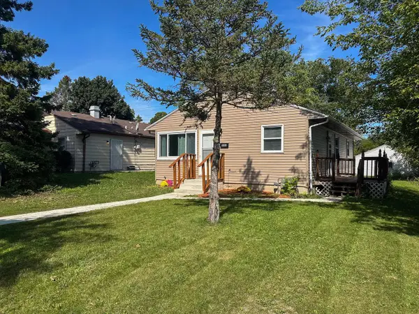 8208 W Keefe AVENUE, Milwaukee, WI 53222