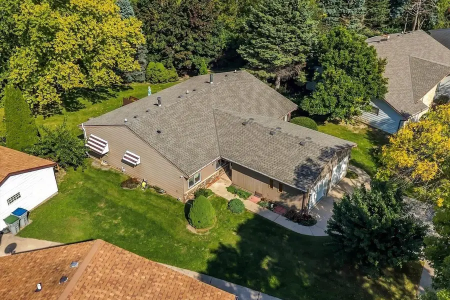 1414 W Plainfield AVENUE, Milwaukee, WI 53221 - #2