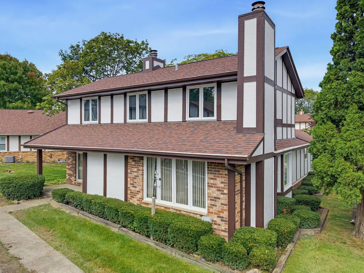 5309 Somerset LANE S, Greenfield, WI 53221 - #1