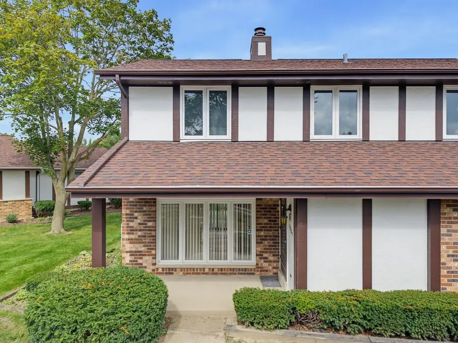 5309 Somerset LANE S, Greenfield, WI 53221 - #2