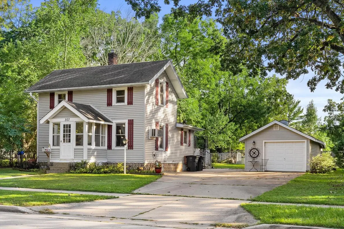 307 Lincoln AVENUE, Mukwonago, WI 53149 - #1