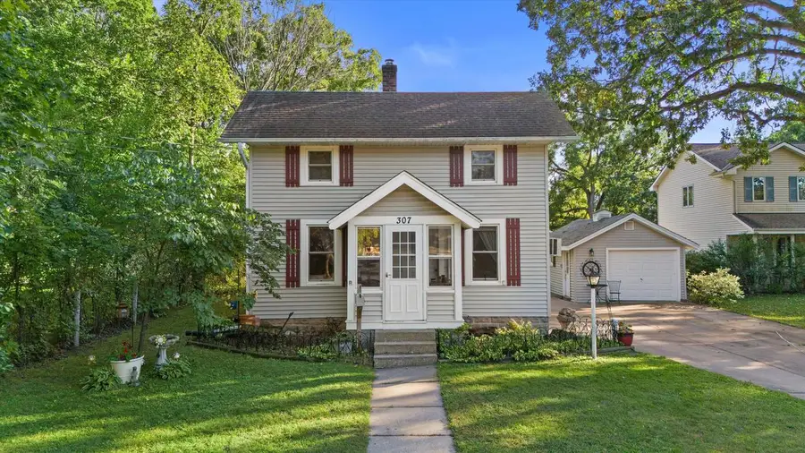 307 Lincoln AVENUE, Mukwonago, WI 53149 - #2