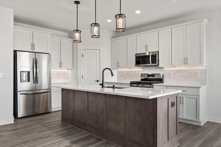 W251N2399 Valleyview CIRCLE, Pewaukee, WI 53072 - #3