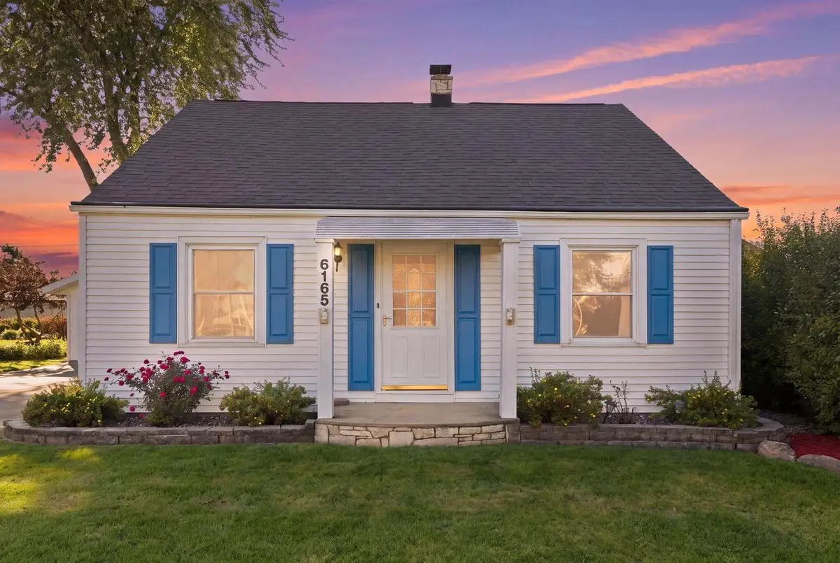 6165 S Elaine AVENUE, Cudahy, WI 53110 - #1