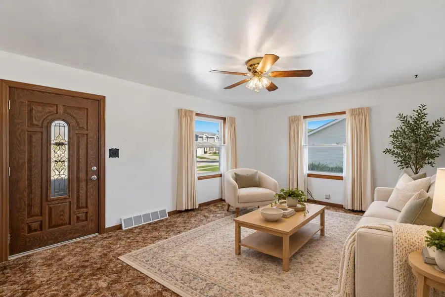 6165 S Elaine AVENUE, Cudahy, WI 53110 - #3