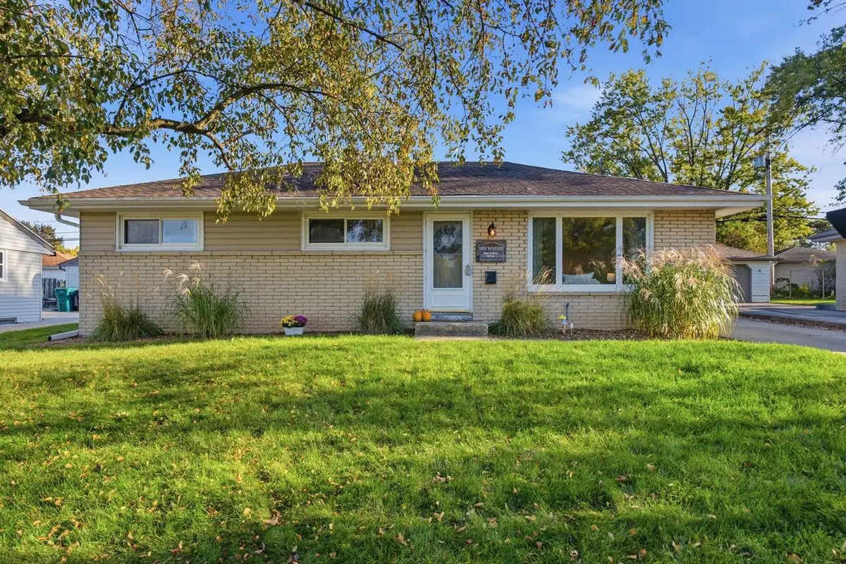 N85W15153 MacArthur DRIVE, Menomonee Falls, WI 53051 - #1