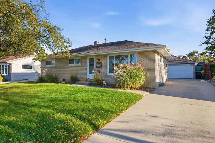 N85W15153 MacArthur DRIVE, Menomonee Falls, WI 53051 - #3