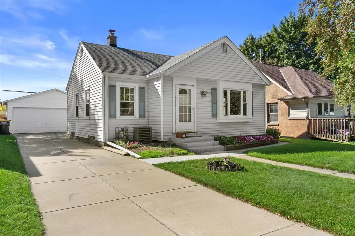 10533 W Everett CIRCLE, West Allis, WI 53214 - #1