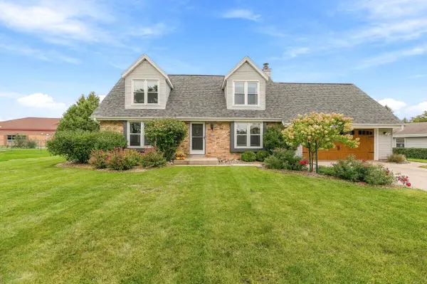 8046 W Imperial DRIVE, Franklin, WI 53132