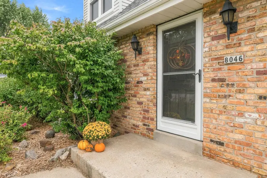 8046 W Imperial DRIVE, Franklin, WI 53132 - #2