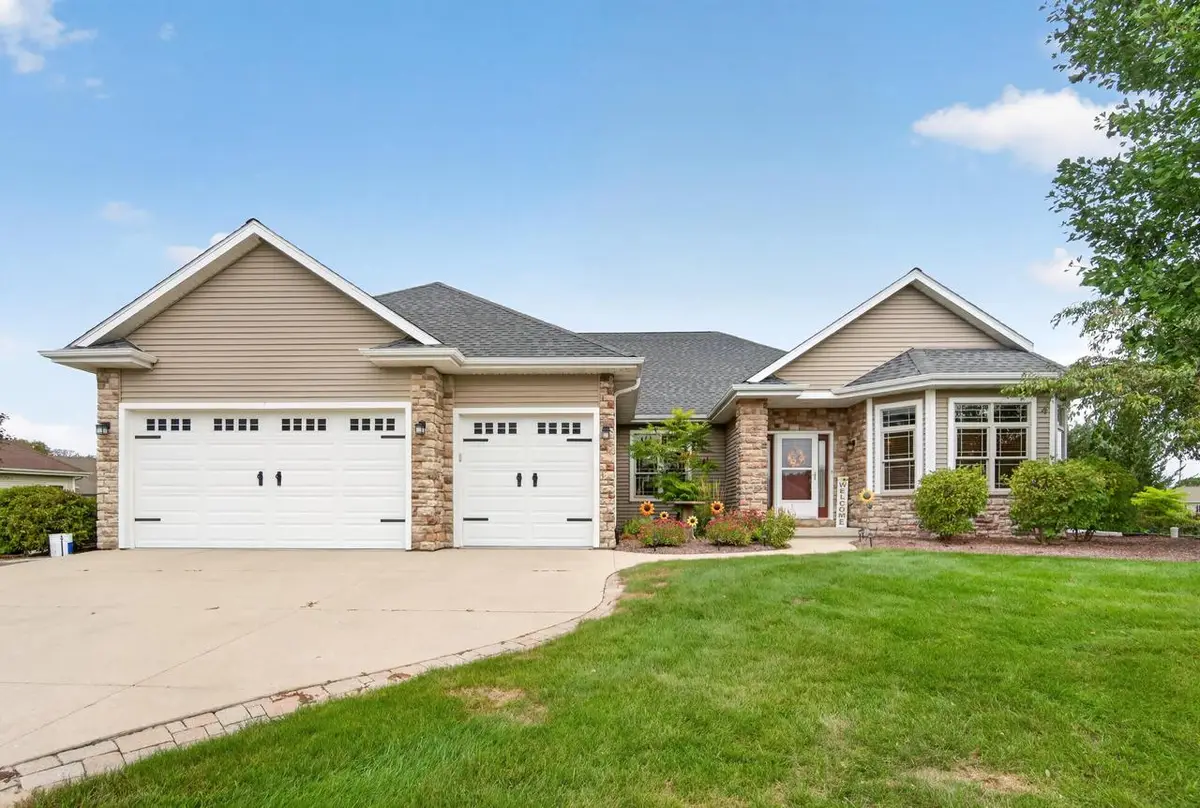 2118 John COURT, West Bend, WI 53090 - #1