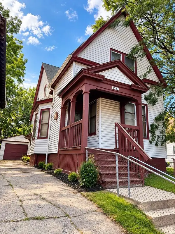 2927 N 12th STREET, Milwaukee, WI 53208