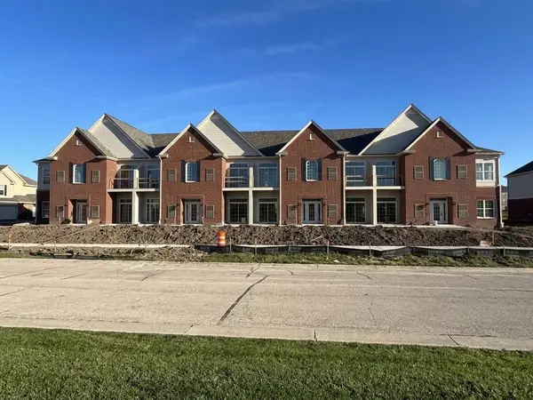 2388 W Colonial Woods DRIVE #202, Oak Creek, WI 53154